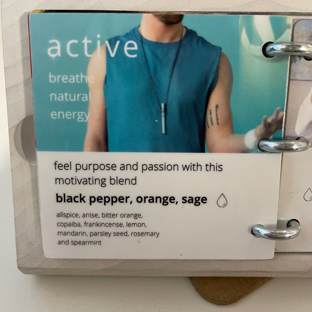 MONQ Personal Essential Oil Diffuser - Active - Picture 3 of 3